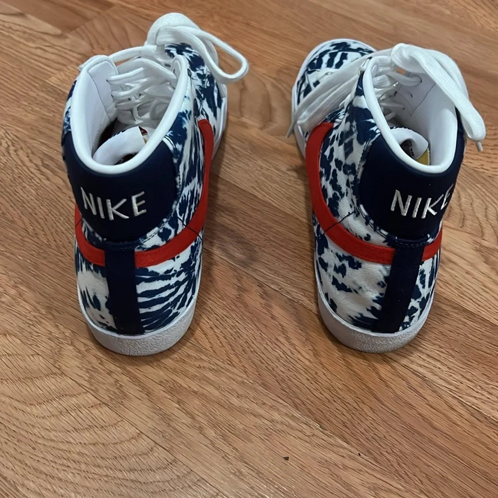 Nike Men’s High-Top Sneakers White Navy with Red Swoosh